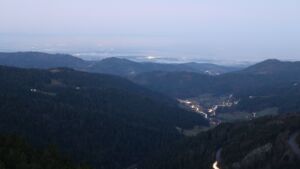 Dieses Bild zeigt eine Webcam-Aufnahme vom Achertal, aufgenommen am Freitag, den 12.12.2025 um 07:30 Uhr. Die Temperatur betrug 7°C.