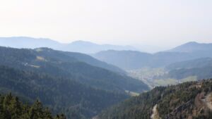 Dieses Bild zeigt eine Webcam-Aufnahme vom Achertal, aufgenommen am Samstag, den 07.03.2026 um 14:50 Uhr. Die Temperatur betrug 13.9°C.