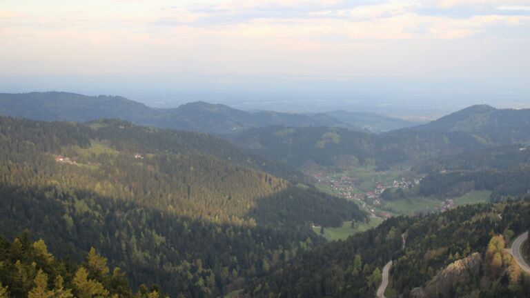 Dieses Bild zeigt eine Webcam-Aufnahme vom Achertal, aufgenommen am Sonntag, den 19.04.2026 um 07:30 Uhr. Die Temperatur betrug 10.1°C.