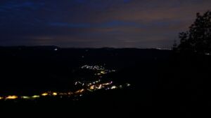Dieses Bild zeigt eine Webcam-Aufnahme vom Achertal, aufgenommen am Sonntag, den 17.05.2026 um 22:20 Uhr. Die Temperatur betrug 10.9°C.