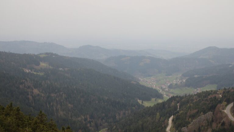 Dieses Bild zeigt eine Webcam-Aufnahme vom Achertal, aufgenommen am Samstag, den 11.04.2026 um 18:10 Uhr. Die Temperatur betrug 13.4°C.