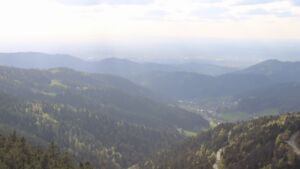 Dieses Bild zeigt eine Webcam-Aufnahme vom Achertal, aufgenommen am Sonntag, den 19.04.2026 um 18:10 Uhr. Die Temperatur betrug 8.1°C.