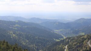 Dieses Bild zeigt eine Webcam-Aufnahme vom Achertal, aufgenommen am Sonntag, den 19.04.2026 um 16:30 Uhr. Die Temperatur betrug 8.9°C.