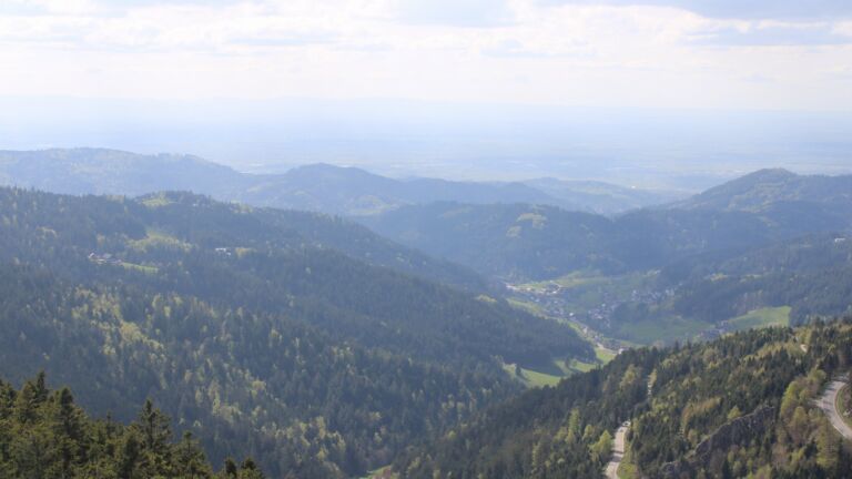 Dieses Bild zeigt eine Webcam-Aufnahme vom Achertal, aufgenommen am Sonntag, den 19.04.2026 um 16:30 Uhr. Die Temperatur betrug 8.9°C.