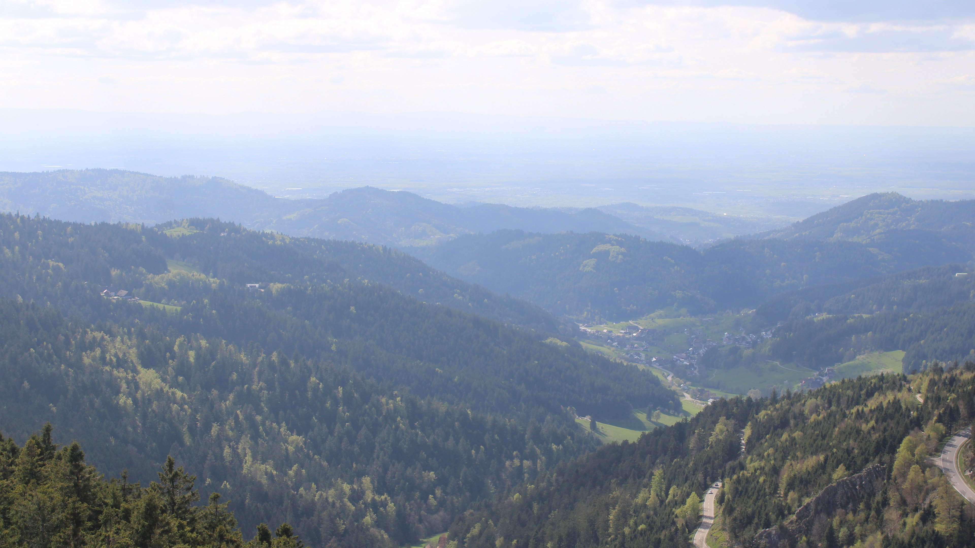 Dieses Bild zeigt eine Webcam-Aufnahme vom Achertal, aufgenommen am Sonntag, den 19.04.2026 um 16:30 Uhr. Die Temperatur betrug 8.9°C.