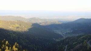 Dieses Bild zeigt eine Webcam-Aufnahme vom Achertal, aufgenommen am Montag, den 27.04.2026 um 07:00 Uhr. Die Temperatur betrug 14.5°C.