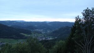 Dieses Bild zeigt eine Webcam-Aufnahme vom Achertal, aufgenommen am Sonntag, den 20.09.2026 um 19:30 Uhr. Die Temperatur betrug 17.8°C.