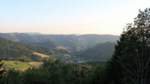 Dieses Bild zeigt eine Webcam-Aufnahme vom Achertal, aufgenommen am Donnerstag, den 18.06.2026 um 20:40 Uhr. Die Temperatur betrug 28.4°C.