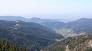 Dieses Bild zeigt eine Webcam-Aufnahme vom Achertal, aufgenommen am Donnerstag, den 05.03.2026 um 13:20 Uhr. Die Temperatur betrug 13.4°C.