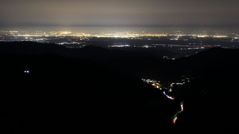 Dieses Bild zeigt eine Webcam-Aufnahme vom Achertal, aufgenommen am Freitag, den 27.02.2026 um 05:30 Uhr. Die Temperatur betrug 10.9°C.