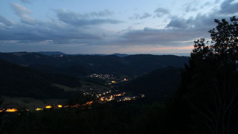 Dieses Bild zeigt eine Webcam-Aufnahme vom Achertal, aufgenommen am Mittwoch, den 05.08.2026 um 21:50 Uhr. Die Temperatur betrug 23.4°C.