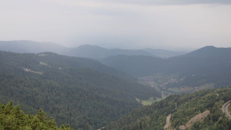 Dieses Bild zeigt eine Webcam-Aufnahme vom Achertal, aufgenommen am Mittwoch, den 27.08.2025 um 10:40 Uhr. Die Temperatur betrug 17.6°C.
