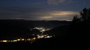 Dieses Bild zeigt eine Webcam-Aufnahme vom Achertal, aufgenommen am Mittwoch, den 26.08.2026 um 05:10 Uhr. Die Temperatur betrug 16.3°C.