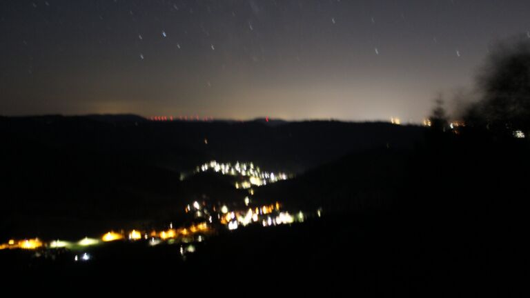 Dieses Bild zeigt eine Webcam-Aufnahme vom Achertal, aufgenommen am Sonntag, den 12.07.2026 um 03:10 Uhr. Die Temperatur betrug 19.5°C.
