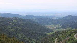 Dieses Bild zeigt eine Webcam-Aufnahme vom Achertal, aufgenommen am Montag, den 04.05.2026 um 11:30 Uhr. Die Temperatur betrug 13°C.