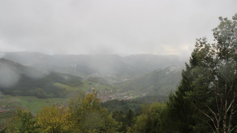 Dieses Bild zeigt eine Webcam-Aufnahme vom Achertal, aufgenommen am Sonntag, den 25.10.2026 um 14:50 Uhr. Die Temperatur betrug 5.8°C.