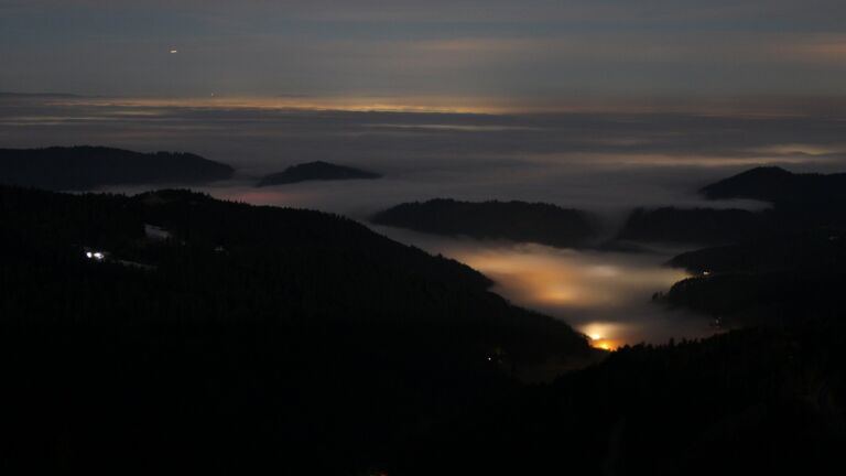 Dieses Bild zeigt eine Webcam-Aufnahme vom Achertal, aufgenommen am Mittwoch, den 04.02.2026 um 22:00 Uhr. Die Temperatur betrug 4.6°C.