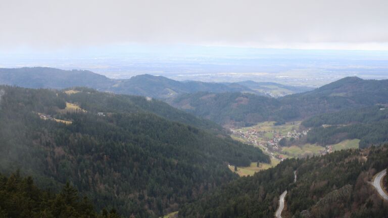 Dieses Bild zeigt eine Webcam-Aufnahme vom Achertal, aufgenommen am Montag, den 23.02.2026 um 13:50 Uhr. Die Temperatur betrug 4.1°C.