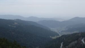 Dieses Bild zeigt eine Webcam-Aufnahme vom Achertal, aufgenommen am Samstag, den 20.12.2025 um 08:40 Uhr. Die Temperatur betrug 4.9°C.