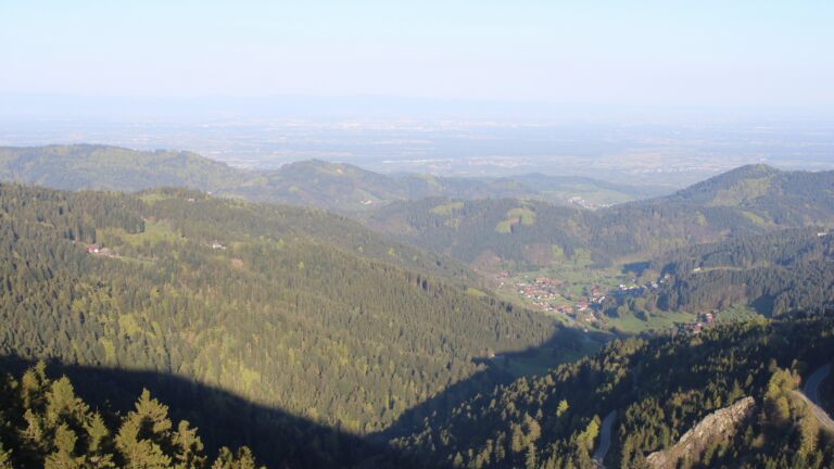 Dieses Bild zeigt eine Webcam-Aufnahme vom Achertal, aufgenommen am Dienstag, den 21.04.2026 um 07:50 Uhr. Die Temperatur betrug 3.2°C.