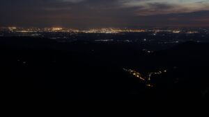 Dieses Bild zeigt eine Webcam-Aufnahme vom Achertal, aufgenommen am Montag, den 19.05.2025 um 22:20 Uhr. Die Temperatur betrug 11.9°C.