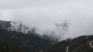 Dieses Bild zeigt eine Webcam-Aufnahme vom Achertal, aufgenommen am Sonntag, den 12.04.2026 um 12:50 Uhr. Die Temperatur betrug 2°C.