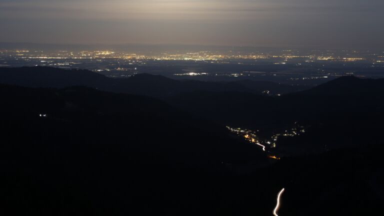 Dieses Bild zeigt eine Webcam-Aufnahme vom Achertal, aufgenommen am Dienstag, den 03.03.2026 um 06:10 Uhr. Die Temperatur betrug 7.3°C.