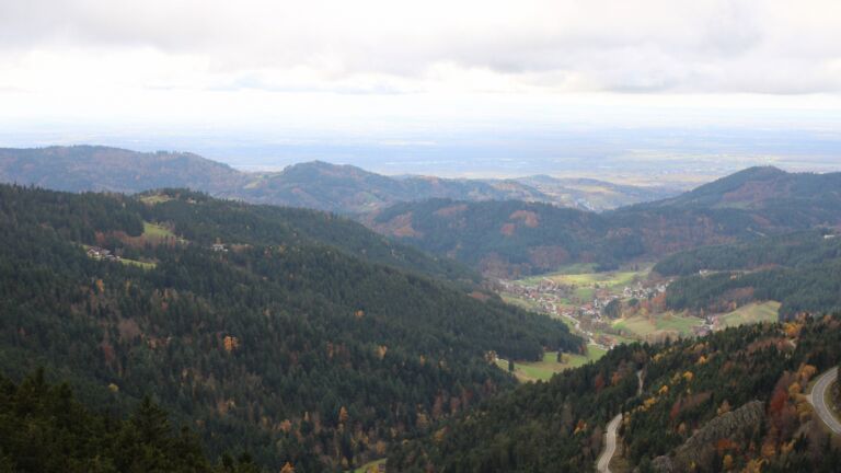 Dieses Bild zeigt eine Webcam-Aufnahme vom Achertal, aufgenommen am Montag, den 03.11.2025 um 13:40 Uhr. Die Temperatur betrug 5.4°C.