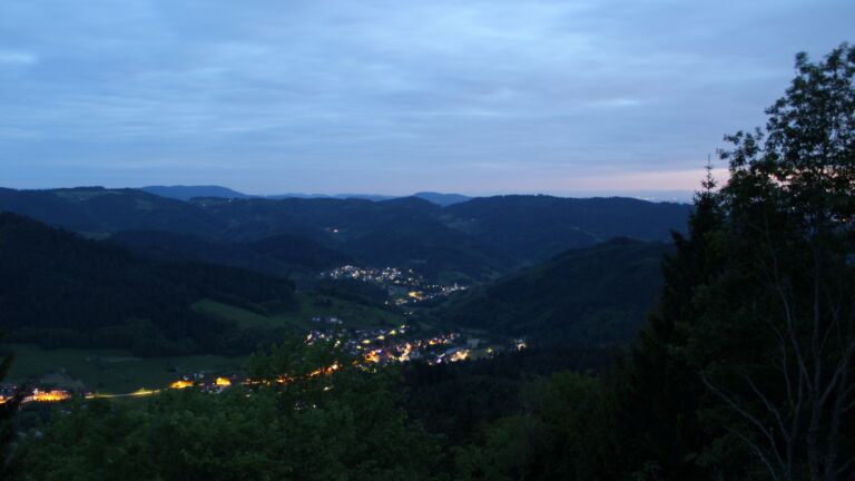 Dieses Bild zeigt eine Webcam-Aufnahme vom Achertal, aufgenommen am Dienstag, den 12.05.2026 um 21:40 Uhr. Die Temperatur betrug 4.3°C.