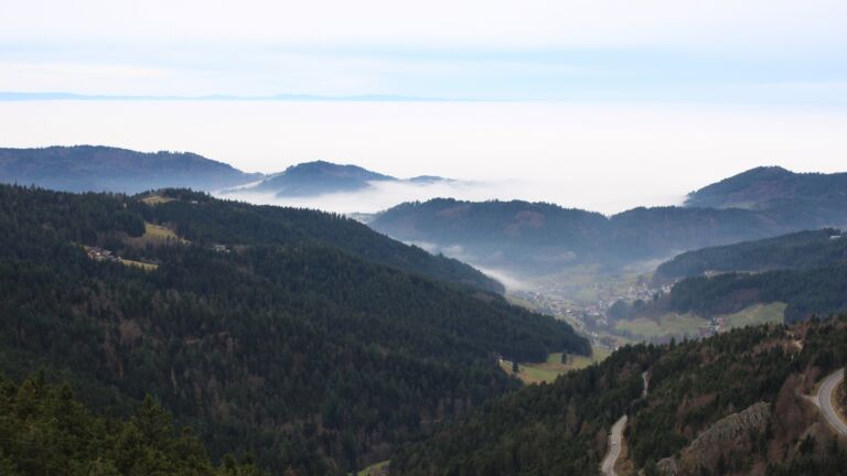 Dieses Bild zeigt eine Webcam-Aufnahme vom Achertal, aufgenommen am Dienstag, den 16.12.2025 um 12:40 Uhr. Die Temperatur betrug 10.9°C.