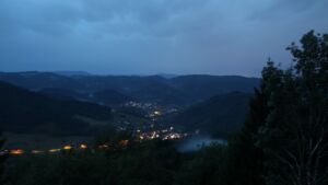 Dieses Bild zeigt eine Webcam-Aufnahme vom Achertal, aufgenommen am Freitag, den 28.08.2026 um 06:00 Uhr. Die Temperatur betrug 17.4°C.