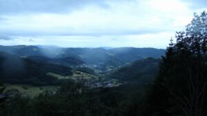 Dieses Bild zeigt eine Webcam-Aufnahme vom Achertal, aufgenommen am Freitag, den 05.06.2026 um 05:30 Uhr. Die Temperatur betrug 8.9°C.