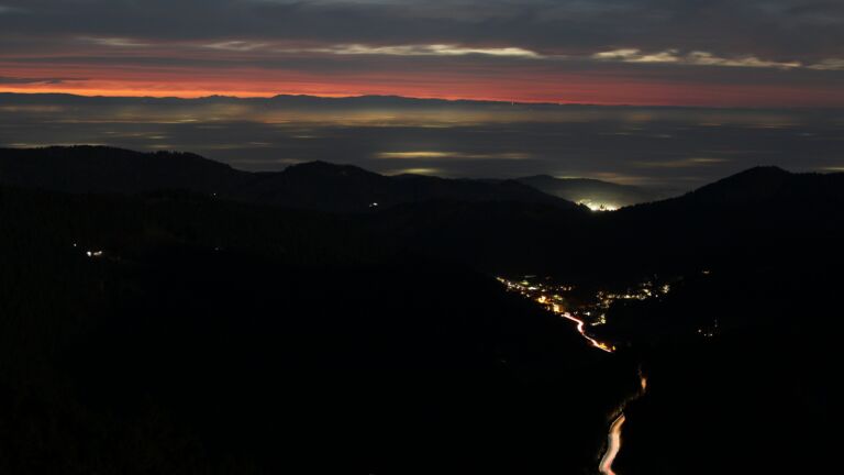 Dieses Bild zeigt eine Webcam-Aufnahme vom Achertal, aufgenommen am Donnerstag, den 06.11.2025 um 18:10 Uhr. Die Temperatur betrug 8.4°C.