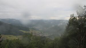 Dieses Bild zeigt eine Webcam-Aufnahme vom Achertal, aufgenommen am Montag, den 27.07.2026 um 07:20 Uhr. Die Temperatur betrug 13.1°C.