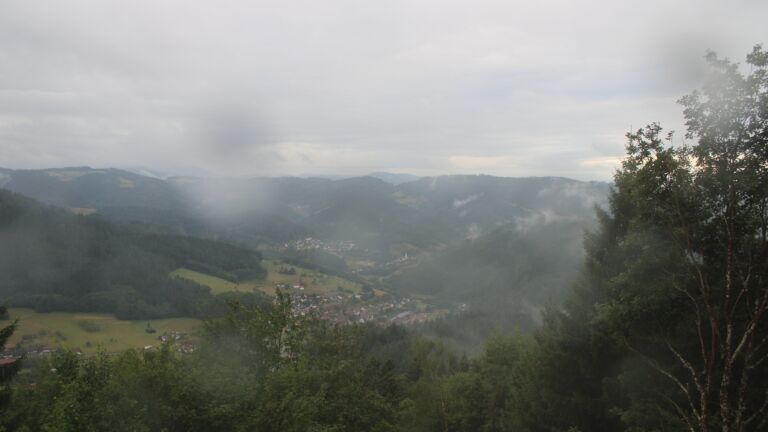 Dieses Bild zeigt eine Webcam-Aufnahme vom Achertal, aufgenommen am Montag, den 27.07.2026 um 07:20 Uhr. Die Temperatur betrug 13.1°C.