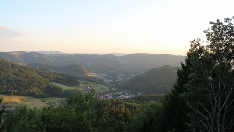 Dieses Bild zeigt eine Webcam-Aufnahme vom Achertal, aufgenommen am Freitag, den 07.08.2026 um 20:30 Uhr. Die Temperatur betrug 21.2°C.