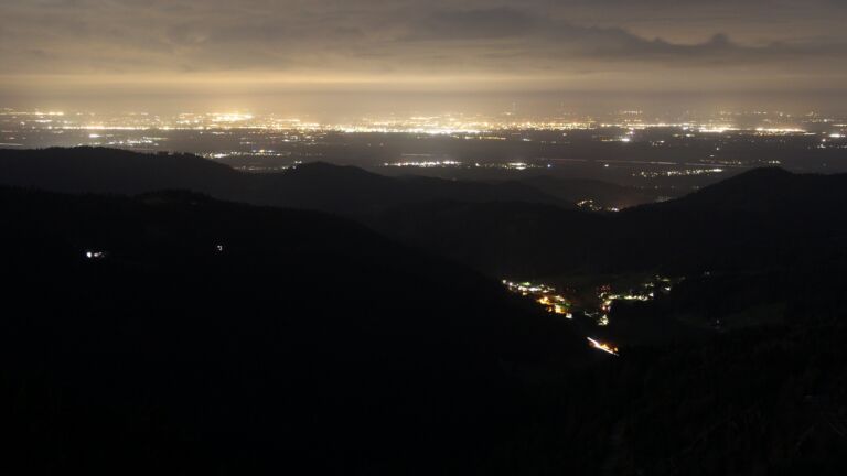 Dieses Bild zeigt eine Webcam-Aufnahme vom Achertal, aufgenommen am Montag, den 06.04.2026 um 05:30 Uhr. Die Temperatur betrug 4.2°C.