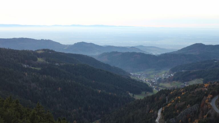 Dieses Bild zeigt eine Webcam-Aufnahme vom Achertal, aufgenommen am Mittwoch, den 05.11.2025 um 17:10 Uhr. Die Temperatur betrug 12.2°C.