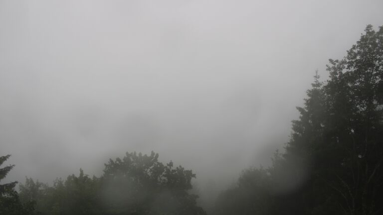 Dieses Bild zeigt eine Webcam-Aufnahme vom Achertal, aufgenommen am Freitag, den 12.06.2026 um 07:20 Uhr. Die Temperatur betrug 8.7°C.