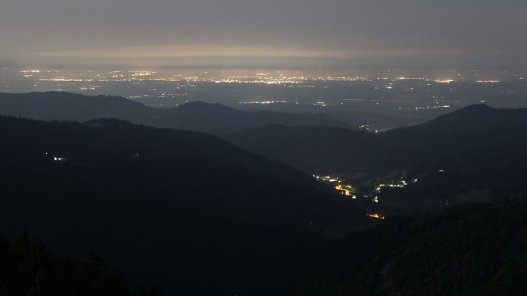 Dieses Bild zeigt eine Webcam-Aufnahme vom Achertal, aufgenommen am Mittwoch, den 11.06.2025 um 02:10 Uhr. Die Temperatur betrug 11.4°C.