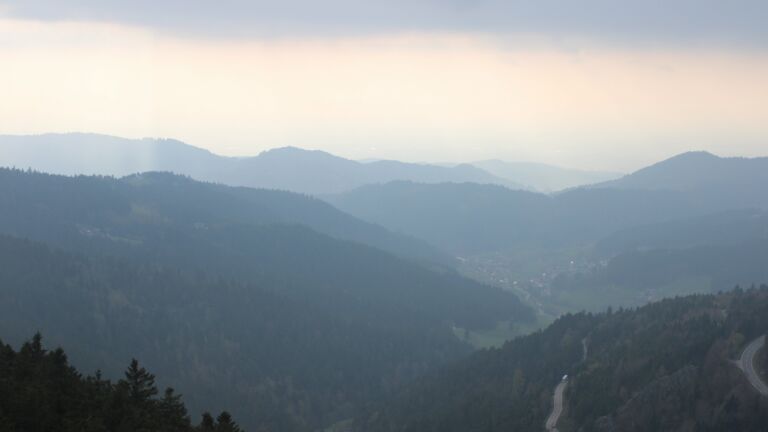 Dieses Bild zeigt eine Webcam-Aufnahme vom Achertal, aufgenommen am Dienstag, den 14.04.2026 um 18:20 Uhr. Die Temperatur betrug 4.5°C.