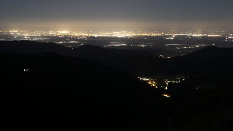 Dieses Bild zeigt eine Webcam-Aufnahme vom Achertal, aufgenommen am Dienstag, den 07.04.2026 um 05:10 Uhr. Die Temperatur betrug 6.4°C.