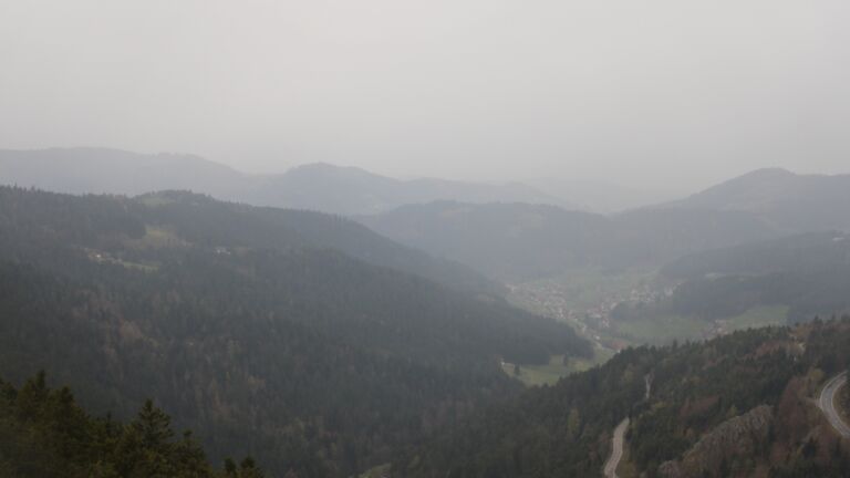 Dieses Bild zeigt eine Webcam-Aufnahme vom Achertal, aufgenommen am Samstag, den 11.04.2026 um 19:00 Uhr. Die Temperatur betrug 11.8°C.