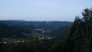 Dieses Bild zeigt eine Webcam-Aufnahme vom Achertal, aufgenommen am Sonntag, den 23.08.2026 um 05:50 Uhr. Die Temperatur betrug 12.4°C.