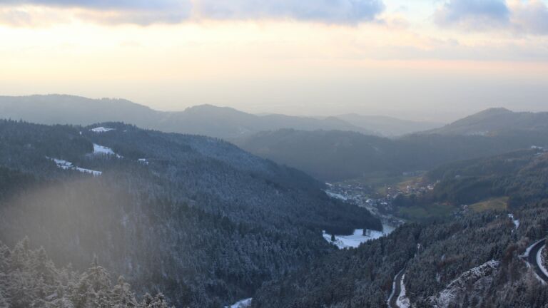 Dieses Bild zeigt eine Webcam-Aufnahme vom Achertal, aufgenommen am Freitag, den 21.11.2025 um 16:10 Uhr. Die Temperatur betrug -6.2°C.