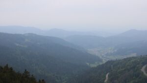 Dieses Bild zeigt eine Webcam-Aufnahme vom Achertal, aufgenommen am Sonntag, den 10.05.2026 um 16:50 Uhr. Die Temperatur betrug 14.6°C.