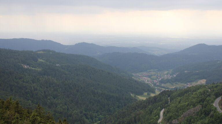 Dieses Bild zeigt eine Webcam-Aufnahme vom Achertal, aufgenommen am Donnerstag, den 22.05.2025 um 17:30 Uhr. Die Temperatur betrug 7.8°C.