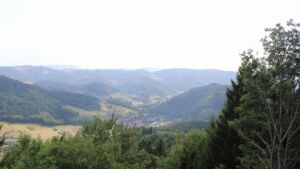 Dieses Bild zeigt eine Webcam-Aufnahme vom Achertal, aufgenommen am Montag, den 10.08.2026 um 16:20 Uhr. Die Temperatur betrug 32.7°C.