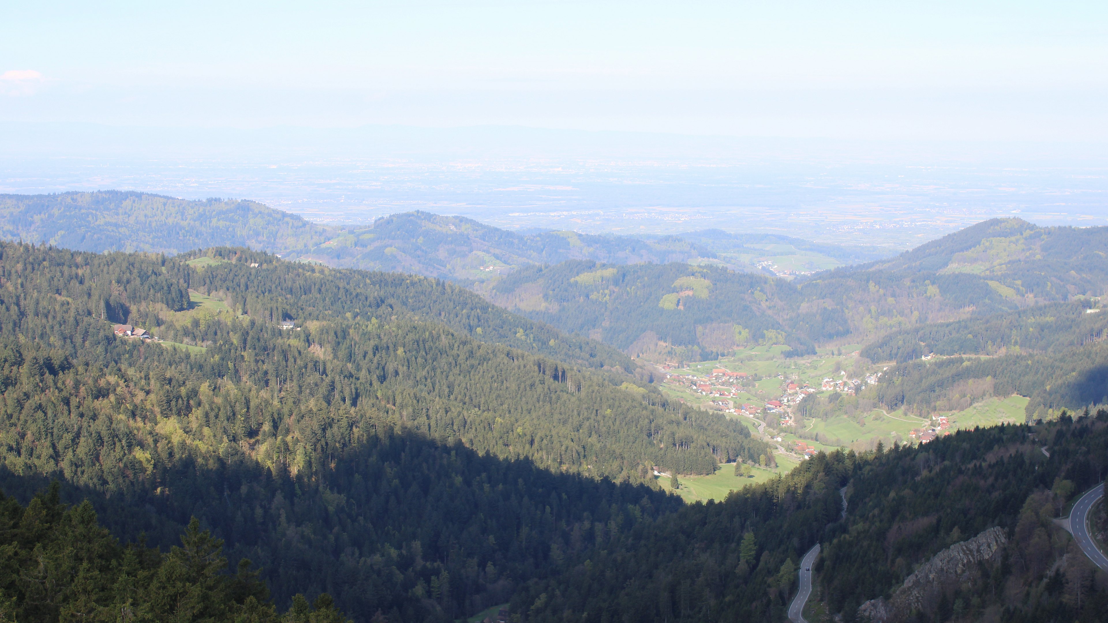 Dieses Bild zeigt eine Webcam-Aufnahme vom Achertal, aufgenommen am Samstag, den 18.04.2026 um 10:00 Uhr. Die Temperatur betrug 14.4°C.