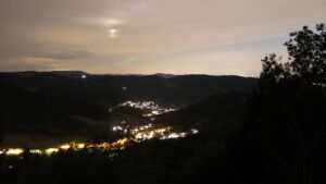 Dieses Bild zeigt eine Webcam-Aufnahme vom Achertal, aufgenommen am Donnerstag, den 20.08.2026 um 22:00 Uhr. Die Temperatur betrug 17.5°C.